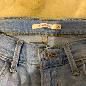 Levi’s 710 Skinny Jeans